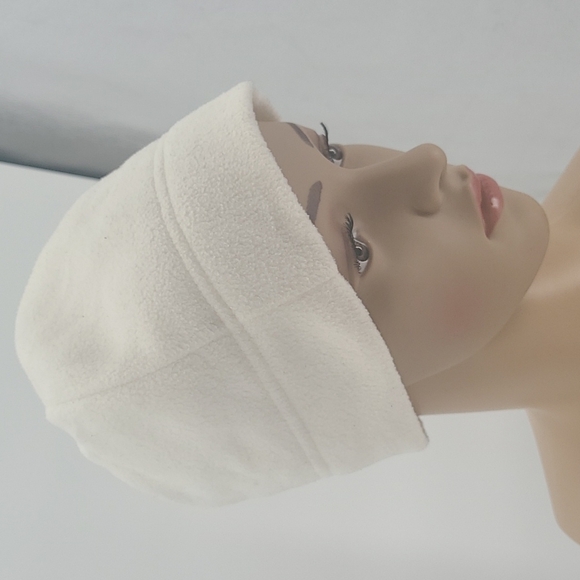 Bundle of Women's Hat Beanies - Picture 4 of 7